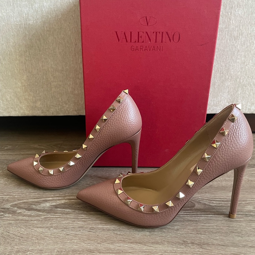 NWT - Valentino Nude High Heel Rockstud Pumps - Size 6.5 or 36.5